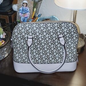 DKNY  purse  medium